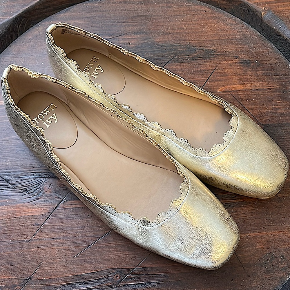 Crown & Ivy gold flats size 9M